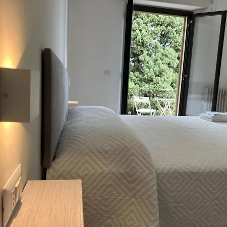 Mira Guest house *