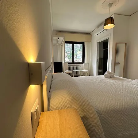 Mira Guest house *