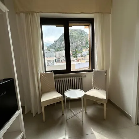 Mira Guest house *
