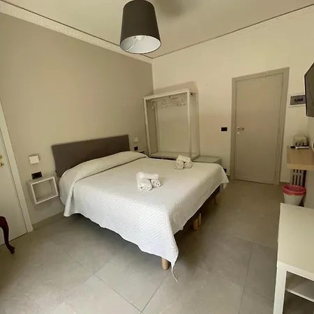 Mira Guest house *